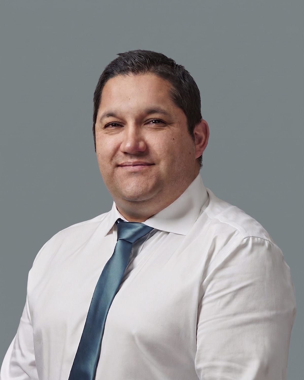 Retrato profesional de Ronald Andrés Calderón Colicoy, ejecutivo financiero-operacional